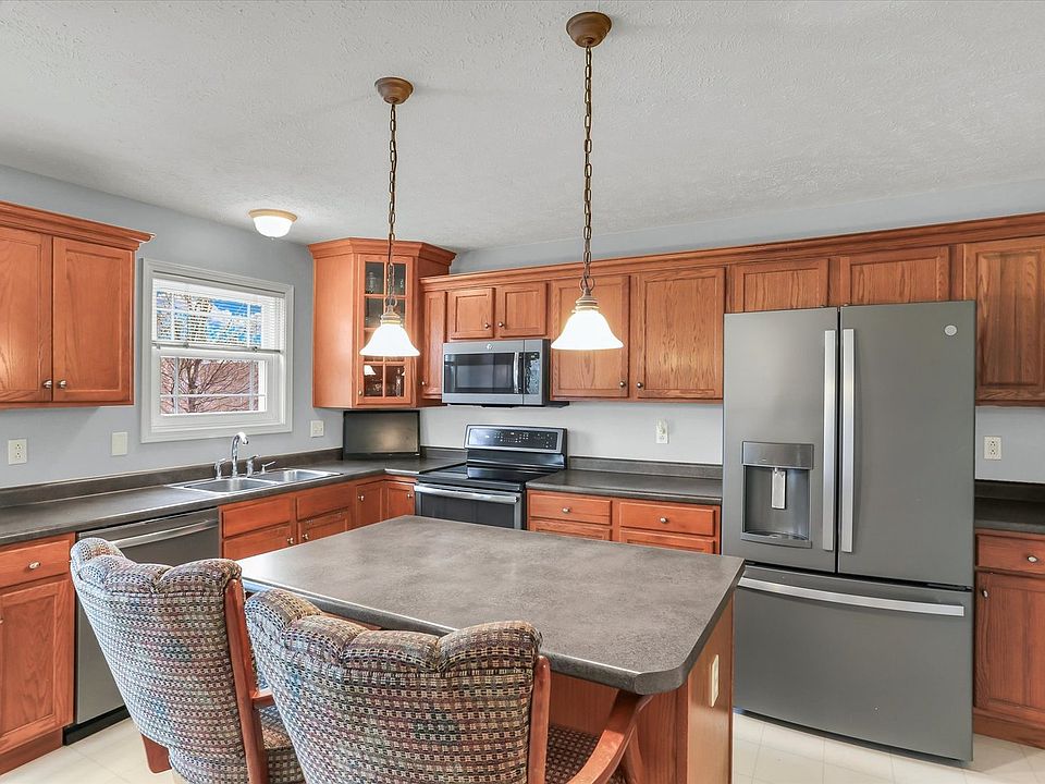 2nd image of 302 Goldenrod Dr