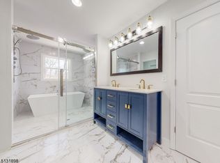 313 Elmira Trl, Hopatcong, NJ 07843