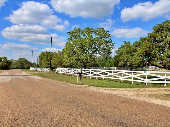 3rd image of 1061 Dee Allen Rd