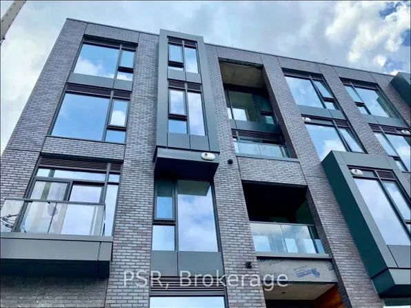35 Wabash Ave #205, Toronto, ON M6R 0A9