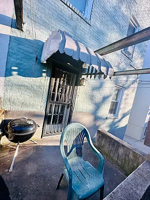 Rented by Zikos Realty Services | media 14