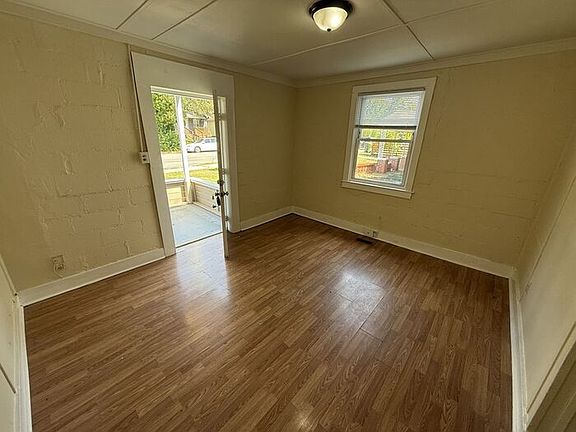 2nd image of 604 Bragg St #12