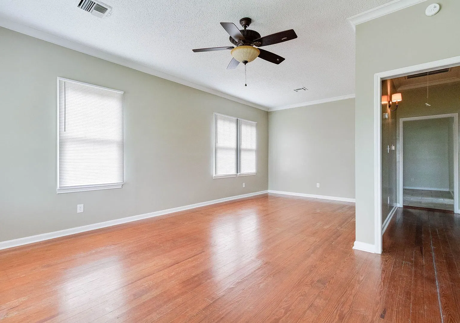 Adorable renovated Cottage Style home in Broadmoor School District with Large Yard — Photo 3