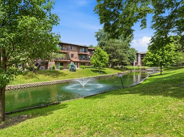 2512 Waterbury Dr APT 705, Woodridge, IL 60517