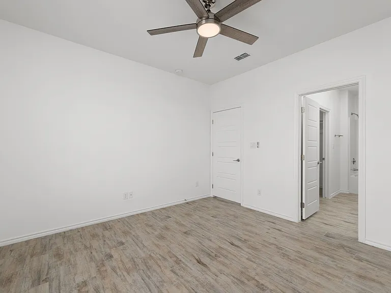 411 Hinojosa Dr — Photo 15