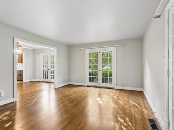 1184 Jamestown Rd APT 12, Williamsburg, VA 23185