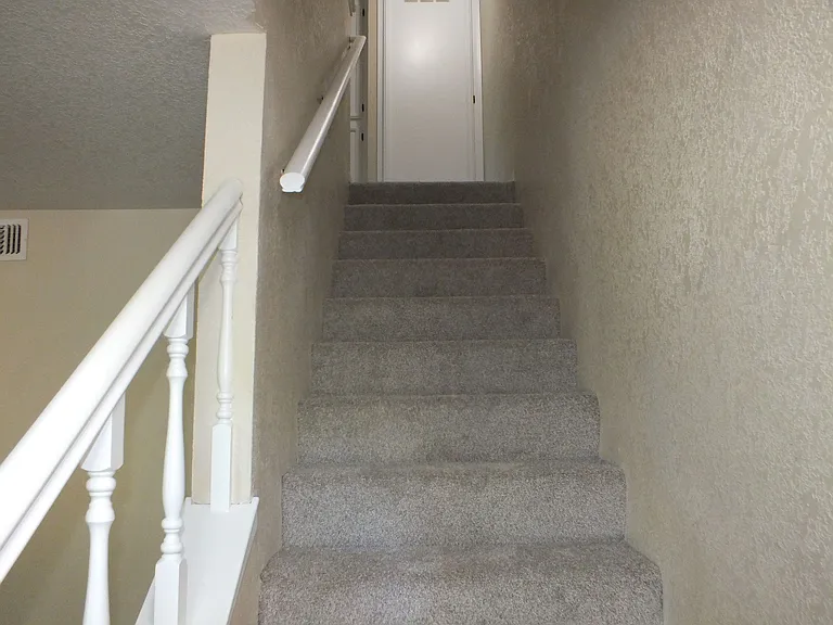 Cameron Park Townhouse apartments at La Crescenta Gardens — Photo 9