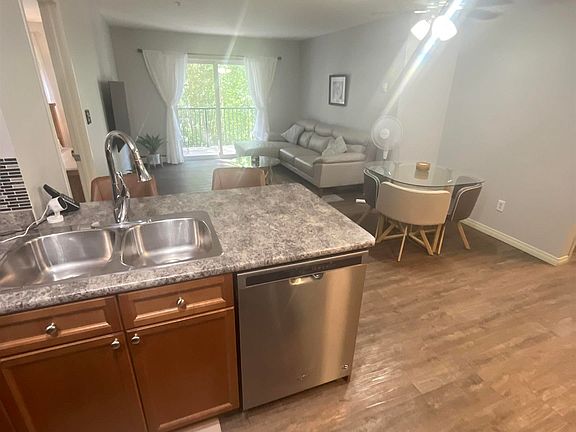 4th image of 4903 47th Ave #204