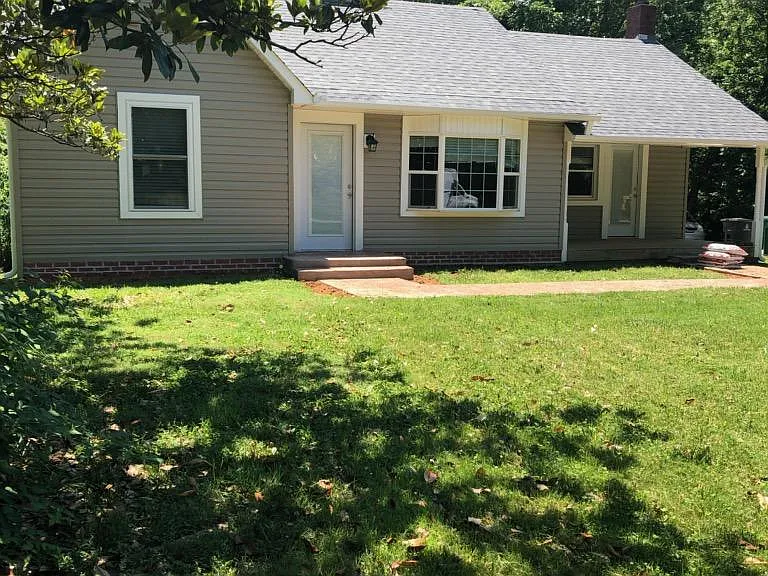 5480 Shallowford Rd — Photo 1