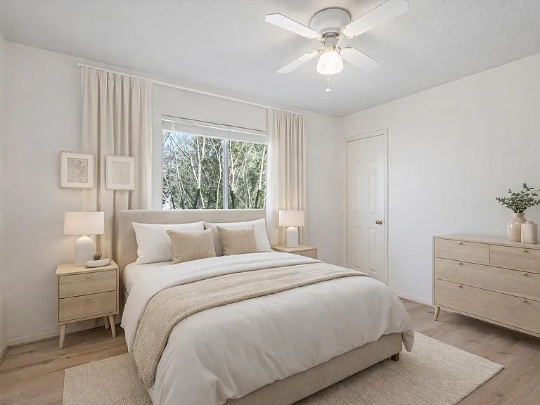 2630 Lakeway Dr — Photo 20