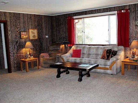 3rd image of 654 Leonard Ln