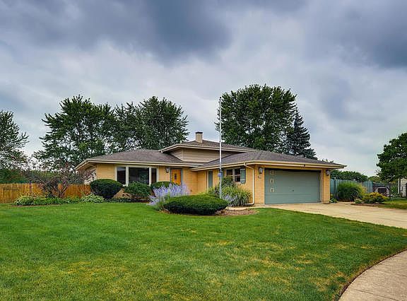 2nd image of 961 Hyacynth Ln