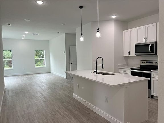 2nd image of 3 Fisher Place Dr