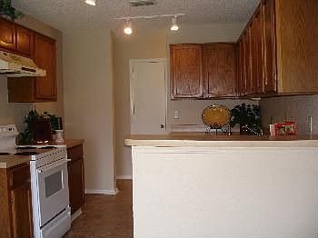 5th image of 1118 Willow Run Dr