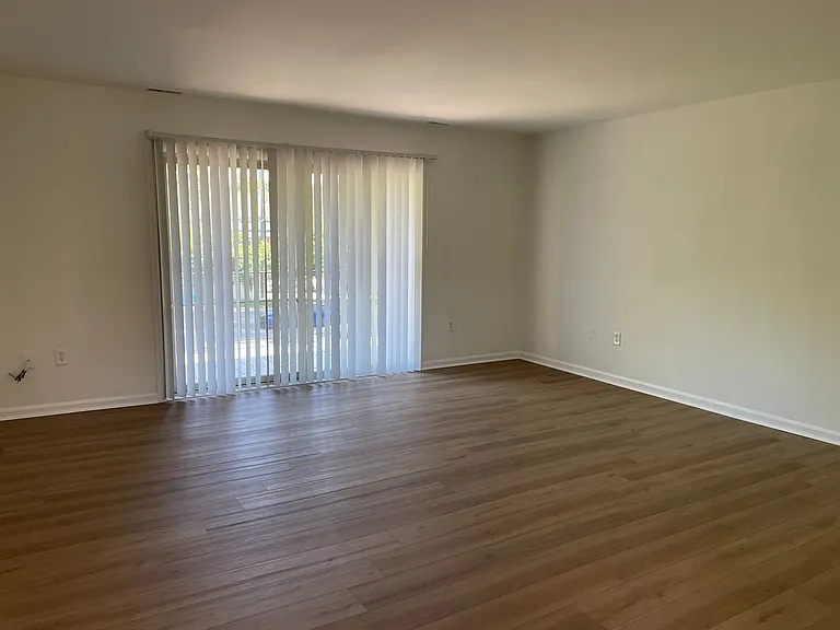 Brooke Court Apartments — Photo 4