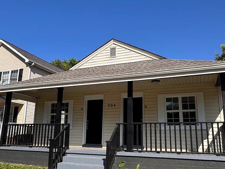 304 N Leach St — Photo 1