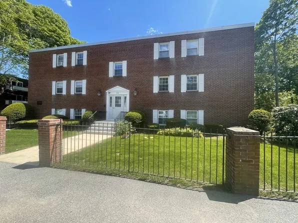 276 Albion St APT 16, Wakefield, MA 01880