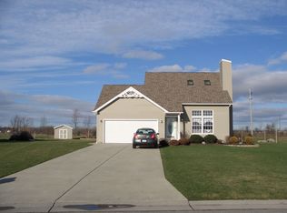 5621 Angela Dr, Lockport, NY 14094