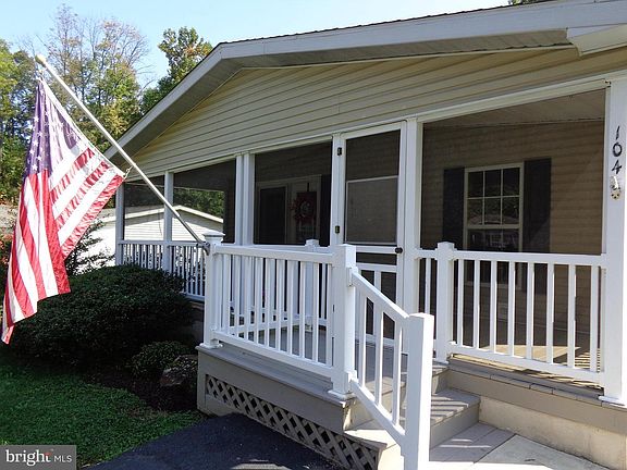 3rd image of 104 Stillwagon Ln