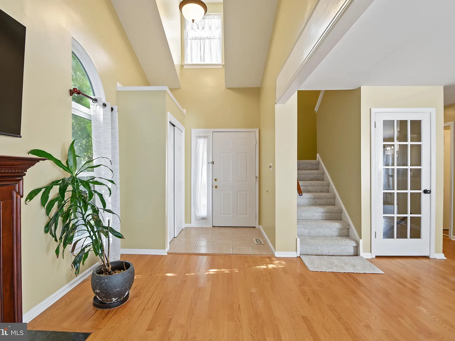 3 bed, 4.0 bath, 1810 sqft, $2,900 — Photo 2