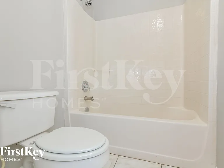 215 Lobelia Dr — Photo 10