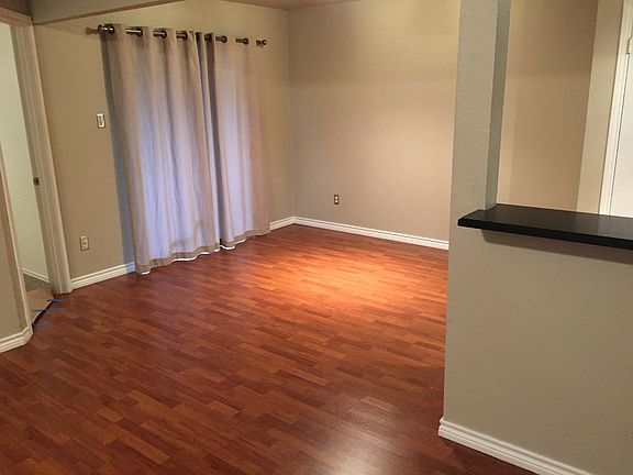 3rd image of 12811 Heinemann Dr