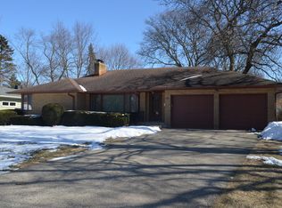 122 Aldis Dr, Dundee, IL 60118