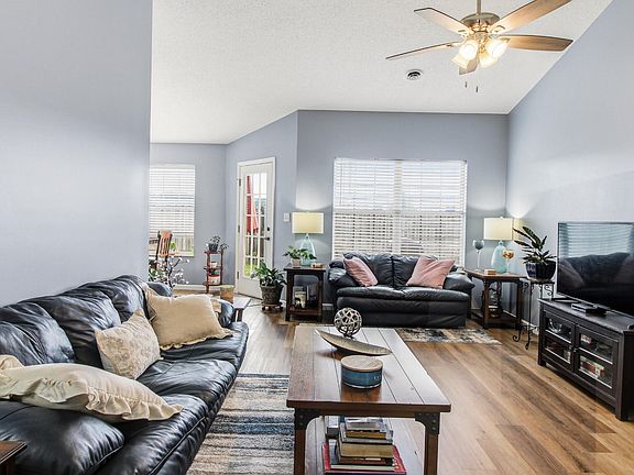 5th image of 1109 Woodsprings Dr