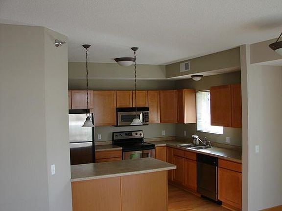 4th image of 1800 Clinton Ave S #103