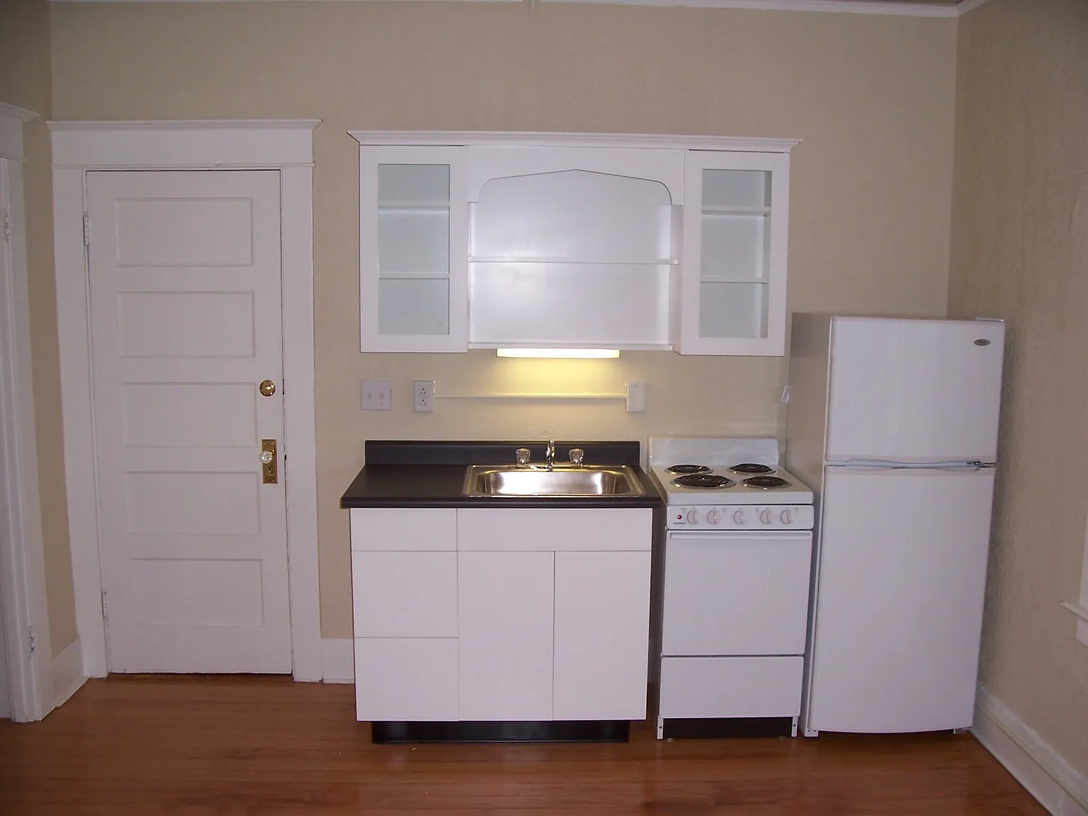 Studio, 200 sqft, $899 — Photo 4