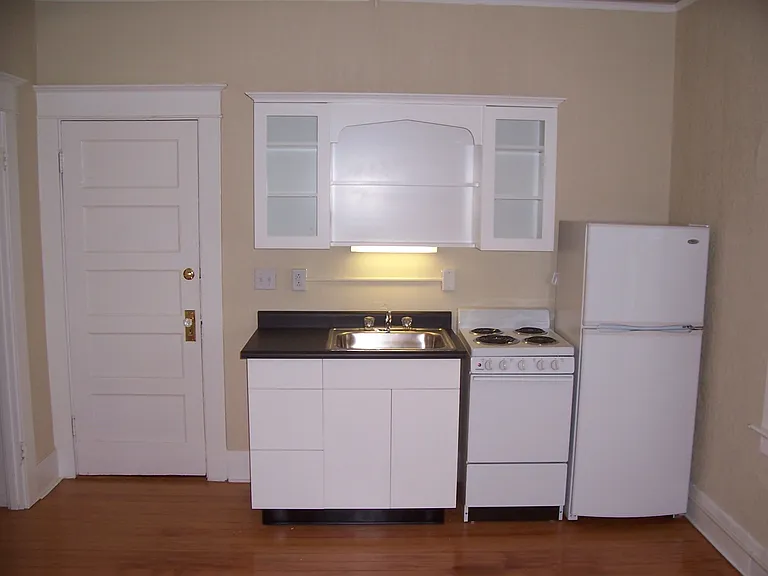 16 SW Porter St #101 — Photo 4