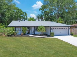 2470 Feiffer Cir, Sarasota, FL 34235