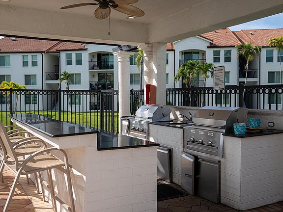 2nd image of 809 Villa Circle