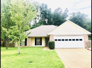559 Eaglewood Dr, Florence, MS 39073