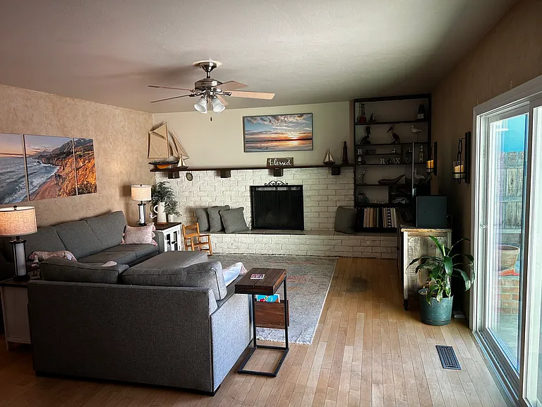 1046 W Princeton Ave — Photo 3