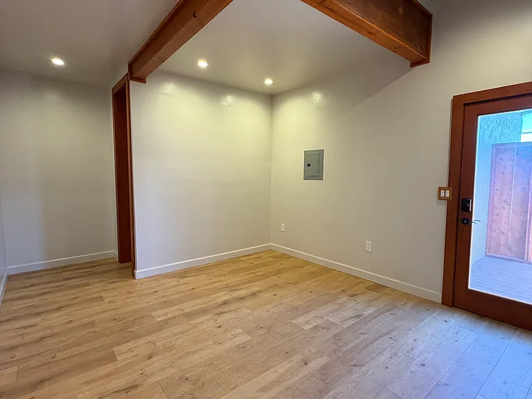 1904 Julian Ave — Photo 8
