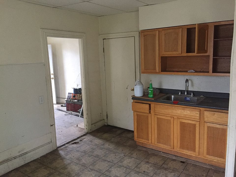 2nd image of 12-14 E Jefferson St