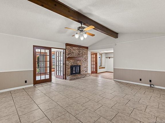2nd image of 527 University Dr