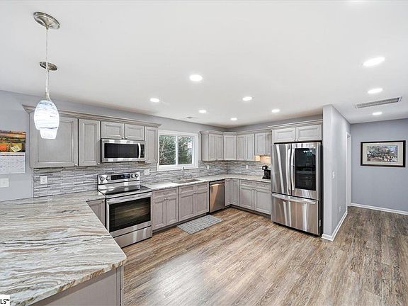 2nd image of 110 Axel Dr