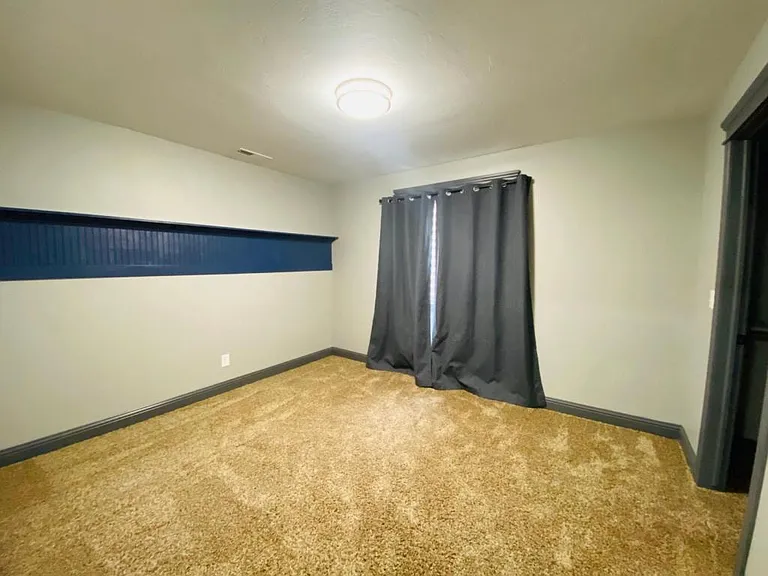 708 Emma Ct — Photo 21