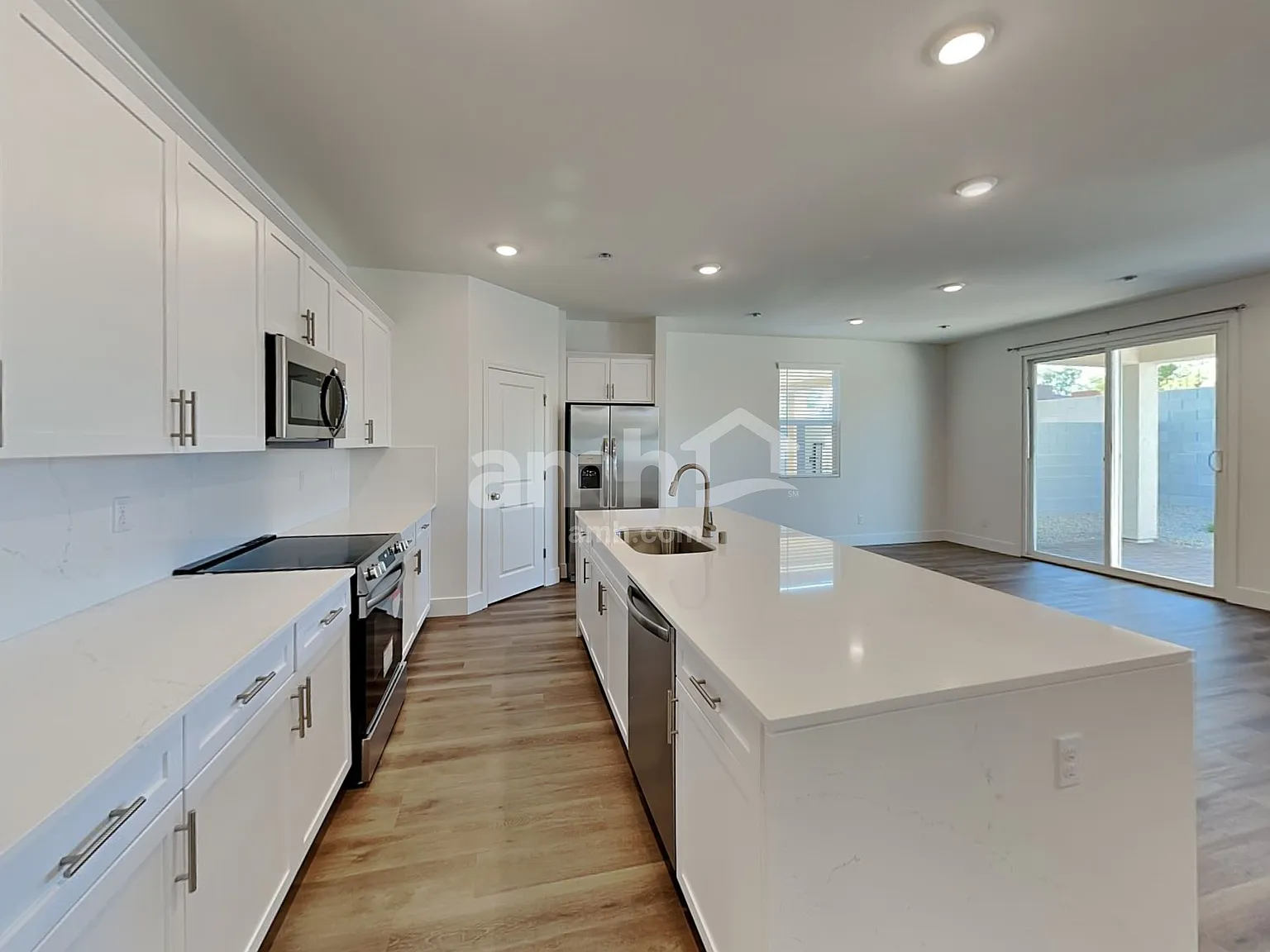 5 bed, 3.0 bath, 2395 sqft, $2,700 — Photo 4