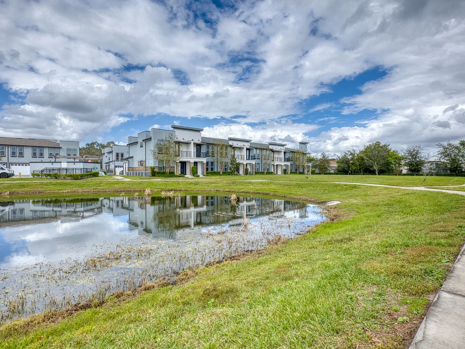 3 bed, 2.5 bath, 1452 sqft, $2,150 — Photo 3