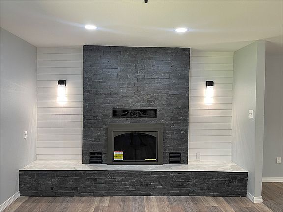 4th image of 904 E Norristown Cir