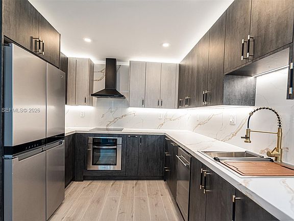 3rd image of 18081 Biscayne Blvd APT 503