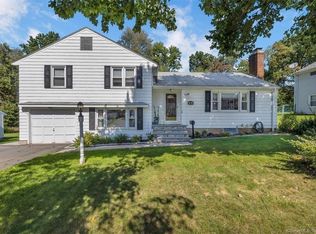 78 Fuller Dr, West Hartford, CT 06117