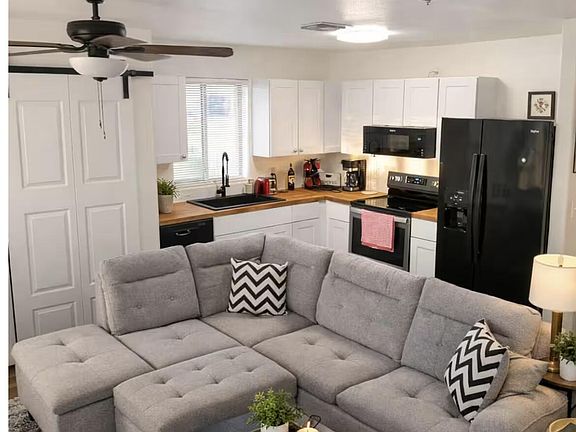 3rd image of 1021 E Pierce Street