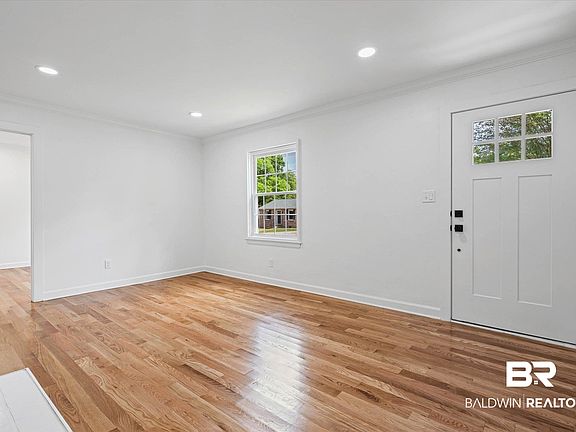 3rd image of 41 Hathaway Rd W