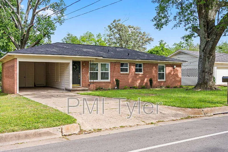 3 bed, 2.0 bath, $3,000 — Photo 2