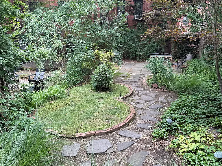 260 Dean St #1 — Photo 16