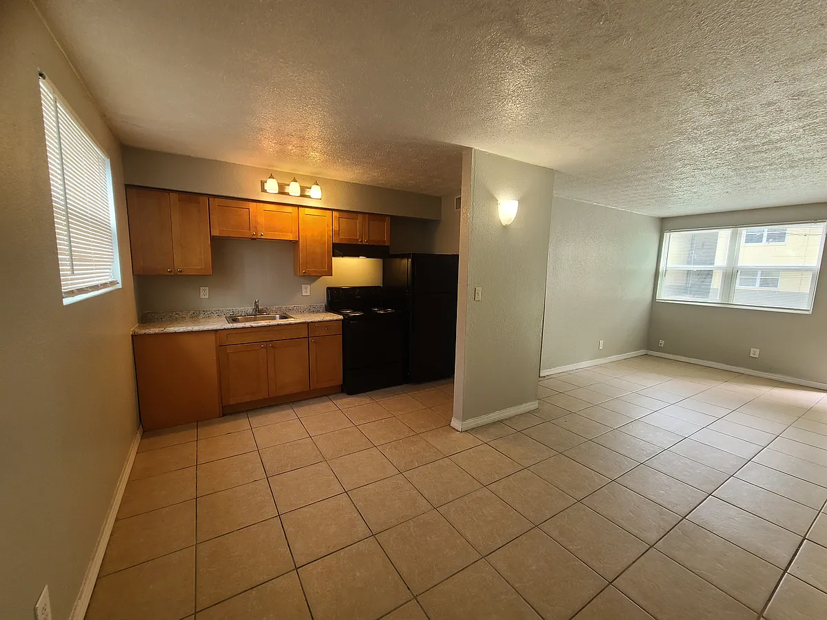 Building Photo - 3816 Almeda St #207